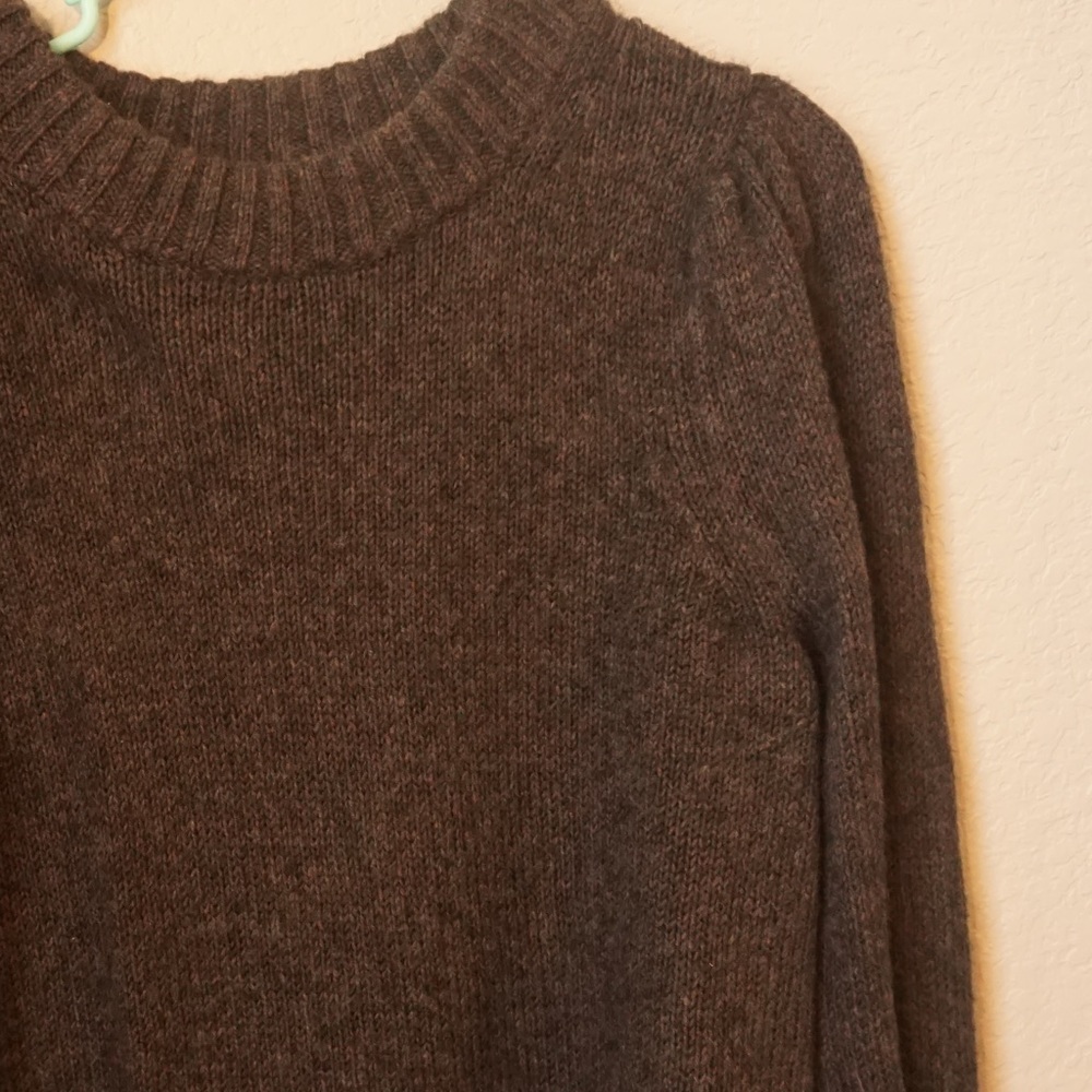 Gap navy sweater with pretty detail at top of sleeves.